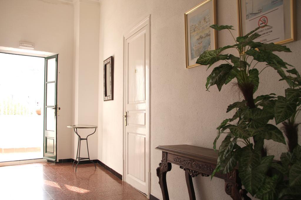 Hostal La Florida Llança Εξωτερικό φωτογραφία