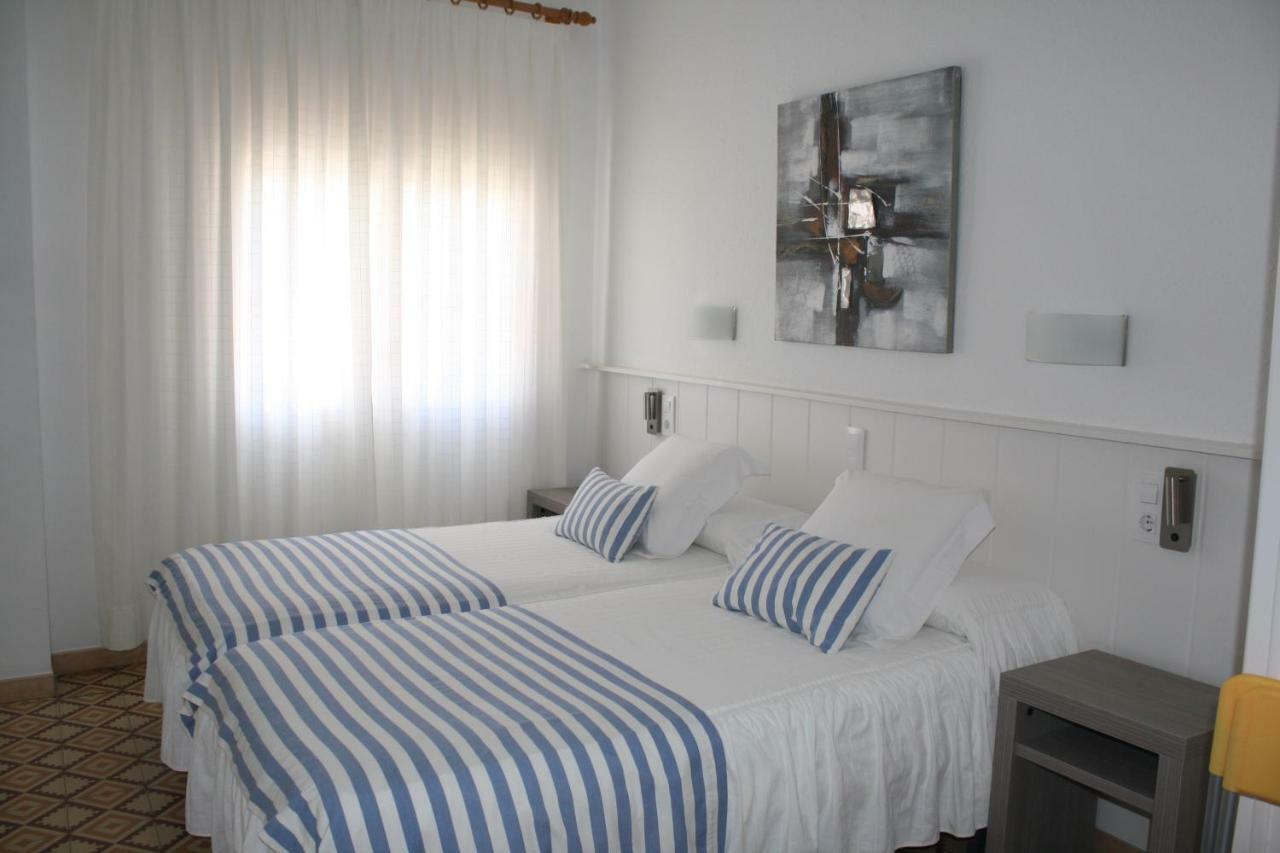 Hostal La Florida Llança Εξωτερικό φωτογραφία