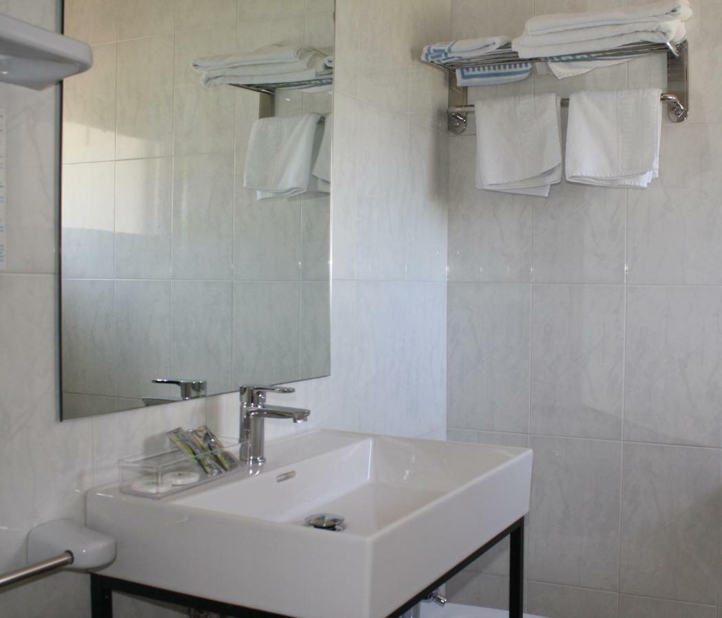 Hostal La Florida Llança Εξωτερικό φωτογραφία