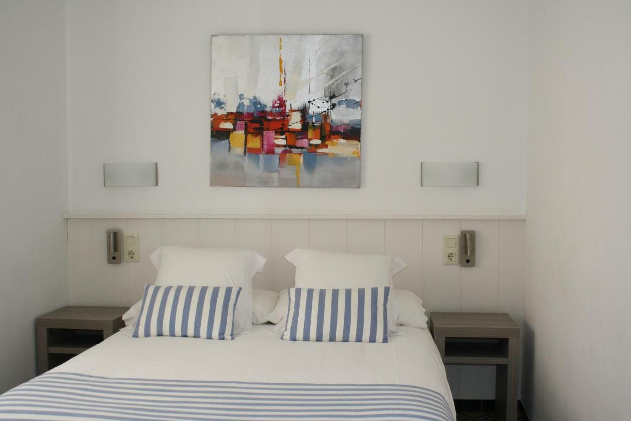 Hostal La Florida Llança Εξωτερικό φωτογραφία